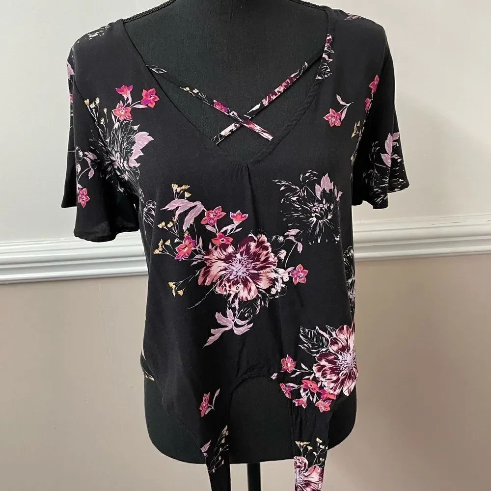 Mudd Cross Front Tie Front Floral Cropped Blouse